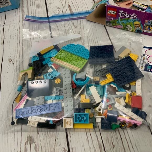 Lego Friends Stephanie’s Buggy & Trailer - Picture 2 of 6